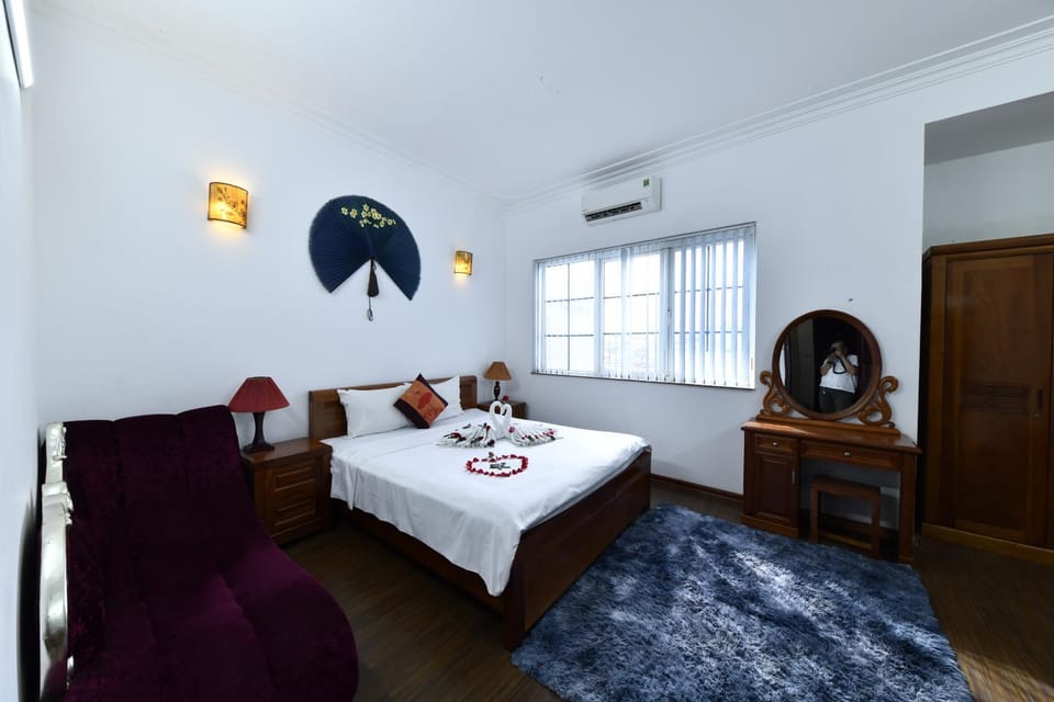 Bed, Bedroom, air conditioner