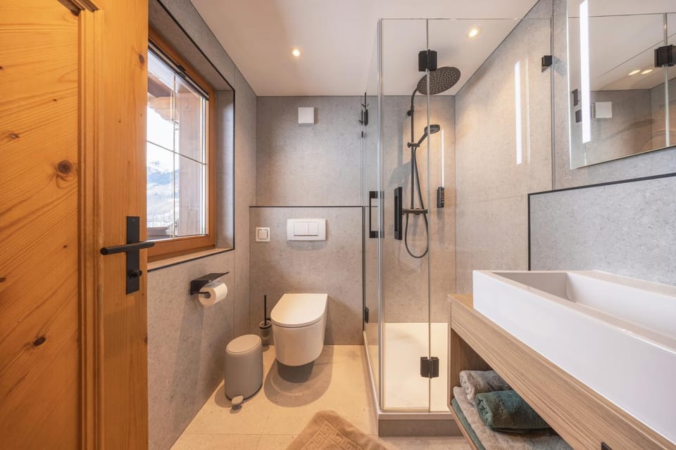 Shower, Toilet, Bathroom, towels