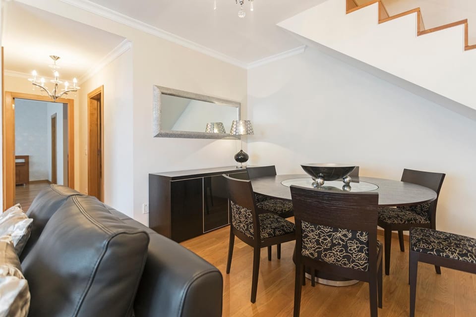 Living room, Decorative detail, Dining area