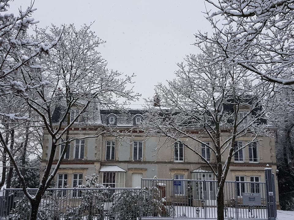 Property building, Patio, Facade/entrance, Property logo or sign, Winter, Inner courtyard view