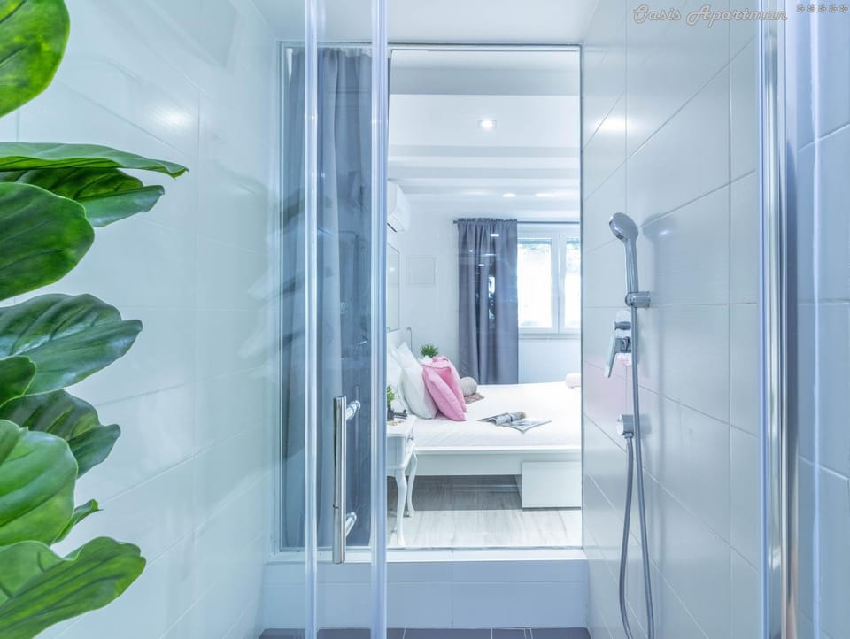 Shower, Toilet, Bathroom, Bedroom