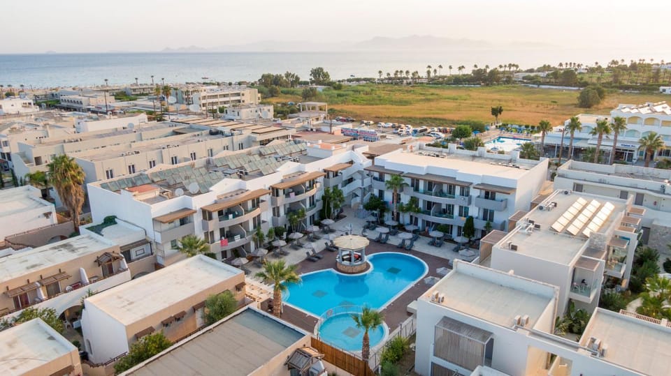 Bird's eye view, Pool view