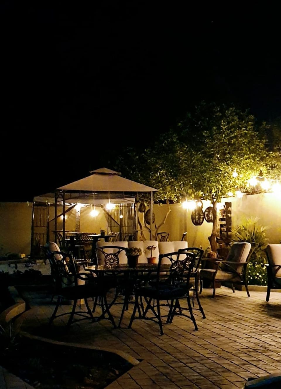 Patio, Night, Seating area, Dining area