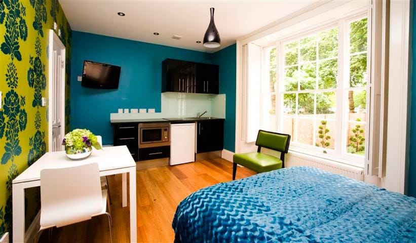 Kitchen or kitchenette, Living room, Dining area, Bedroom