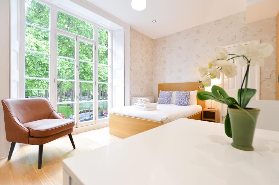 Bed, Seating area, Bedroom