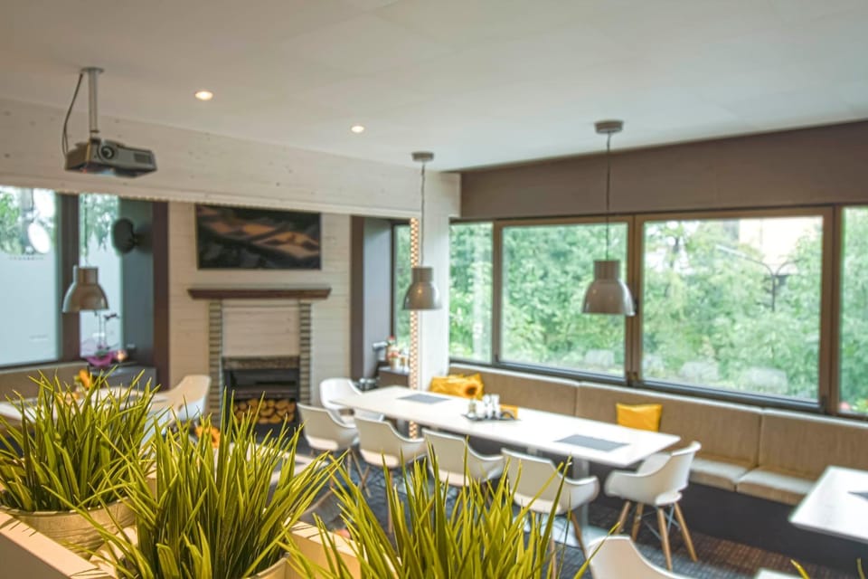 Evening entertainment, Garden view