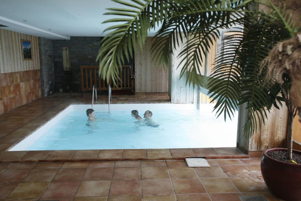 Swimming pool, Swimming pool