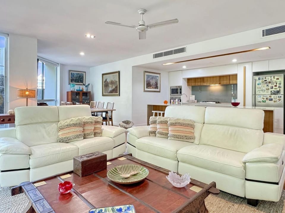 Maggies Beachfront Apartment 2 Apartment in Florence Bay