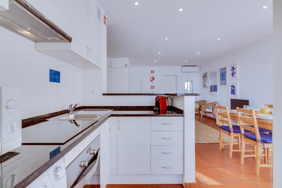 Kitchen or kitchenette, Dining area, minibar, pet friendly, stove