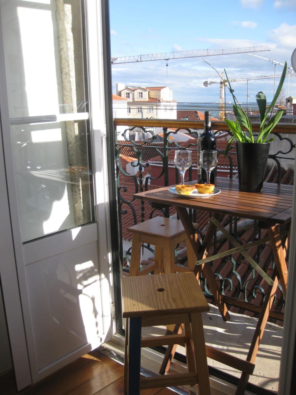 View (from property/room), Balcony/Terrace, City view, River view, Street view