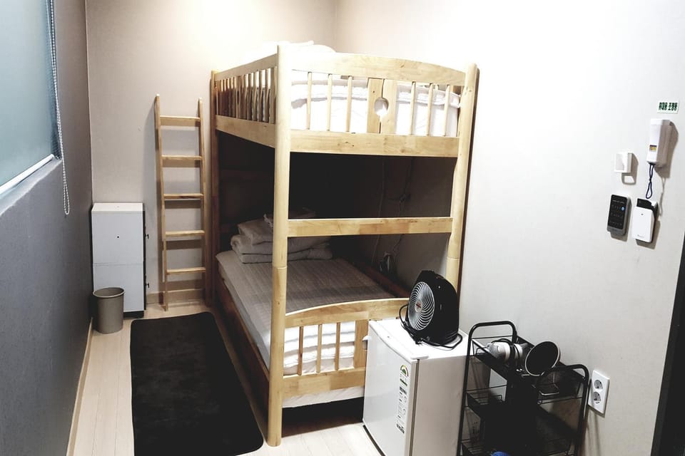 Shower, Toilet, Bathroom, Kitchen or kitchenette, Bedroom, bunk bed