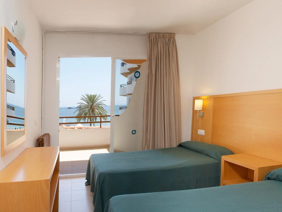 View (from property/room), Photo of the whole room, Bedroom