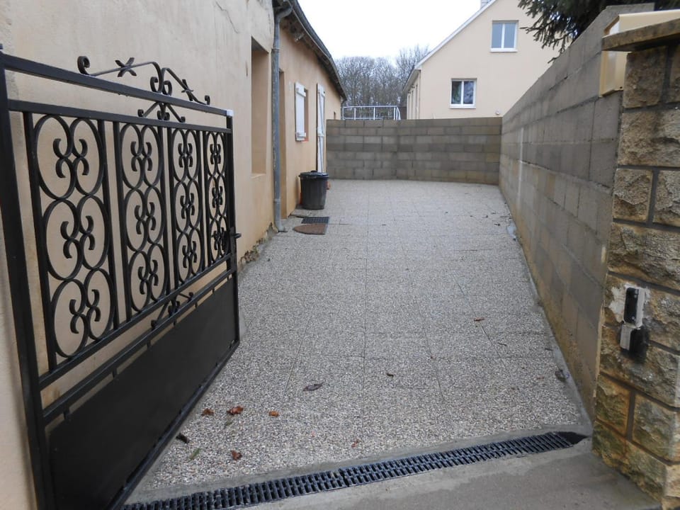 Facade/entrance, Inner courtyard view
