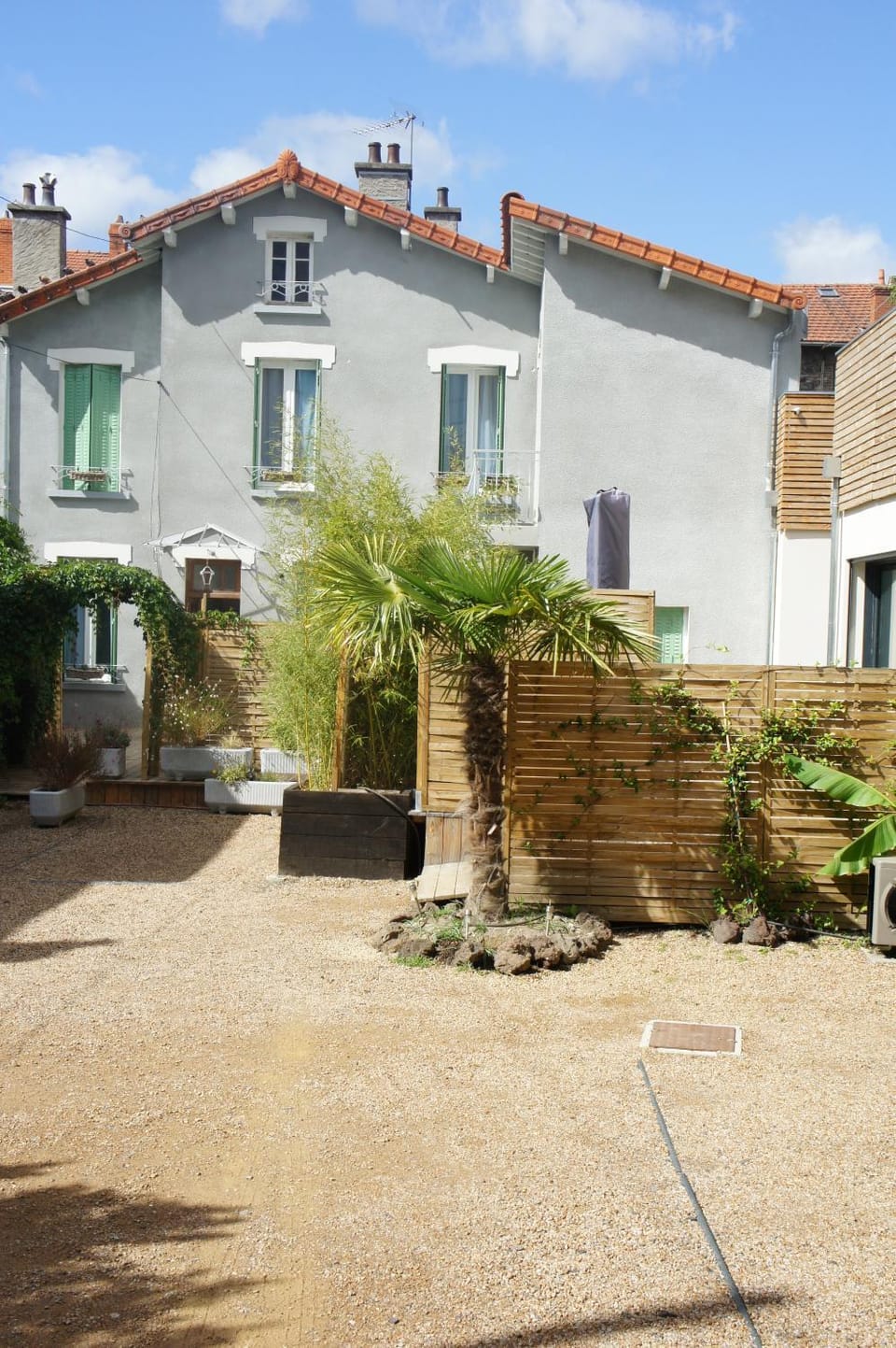 Facade/entrance