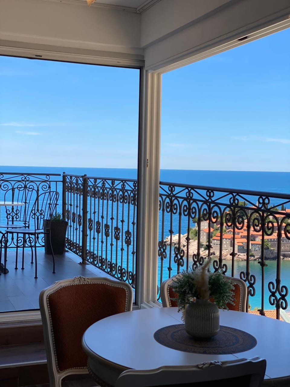 Day, Natural landscape, View (from property/room), Balcony/Terrace, Living room, Seating area, Dining area, Sea view