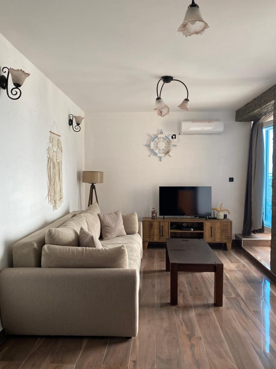 TV and multimedia, Living room, Seating area, air conditioner
