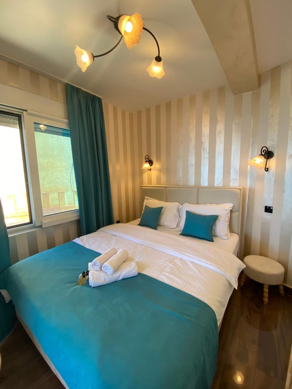 Bed, Photo of the whole room, Bedroom, towels