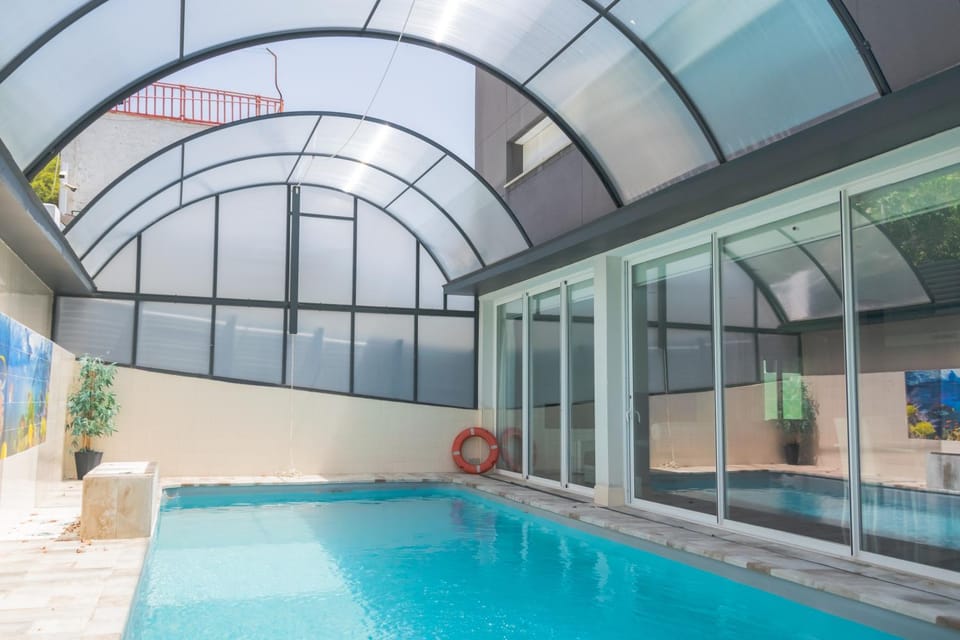 Luxurious Villa Marly II piscina climatizada House in Garraf