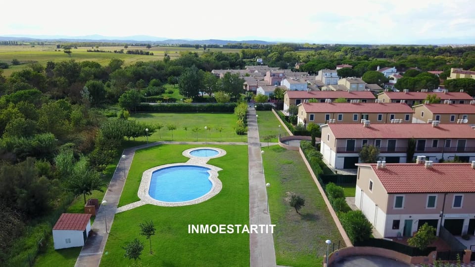 Off site, Bird's eye view, Garden, Swimming pool, Swimming pool