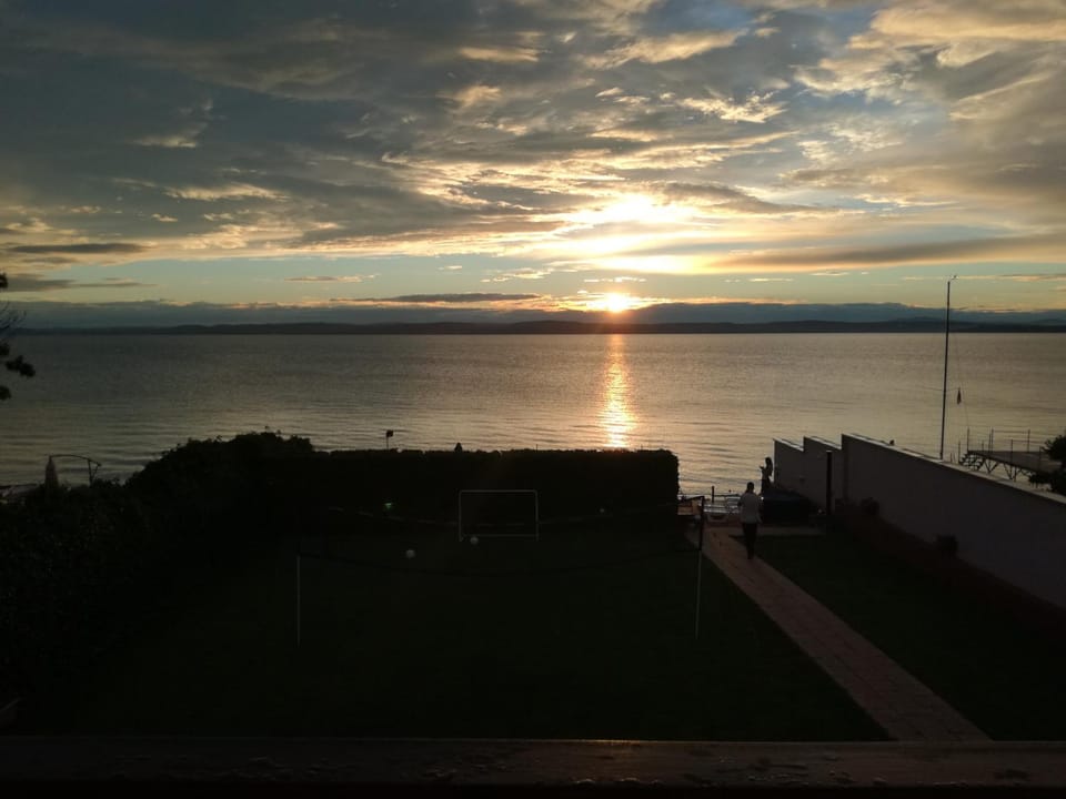 Garden, Balcony/Terrace, Beach, Lake view, Lake view, Sunset