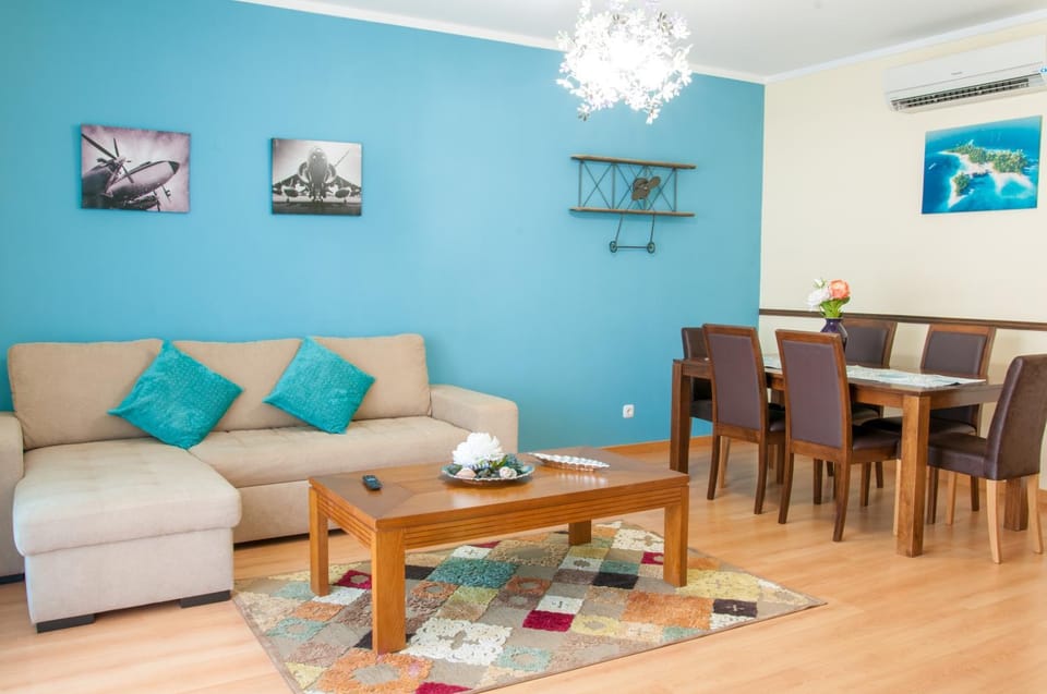Living room, Decorative detail, Dining area