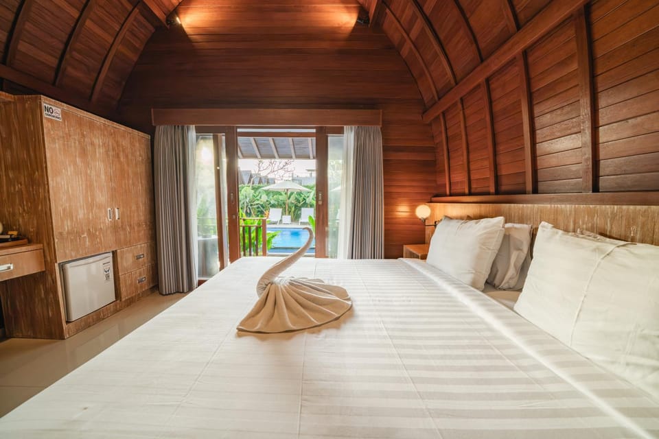 Bed, Bedroom, towels, wardrobe