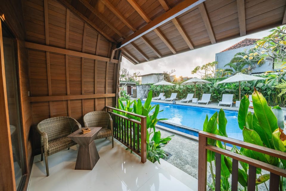 Pool view, Swimming pool, sunbed