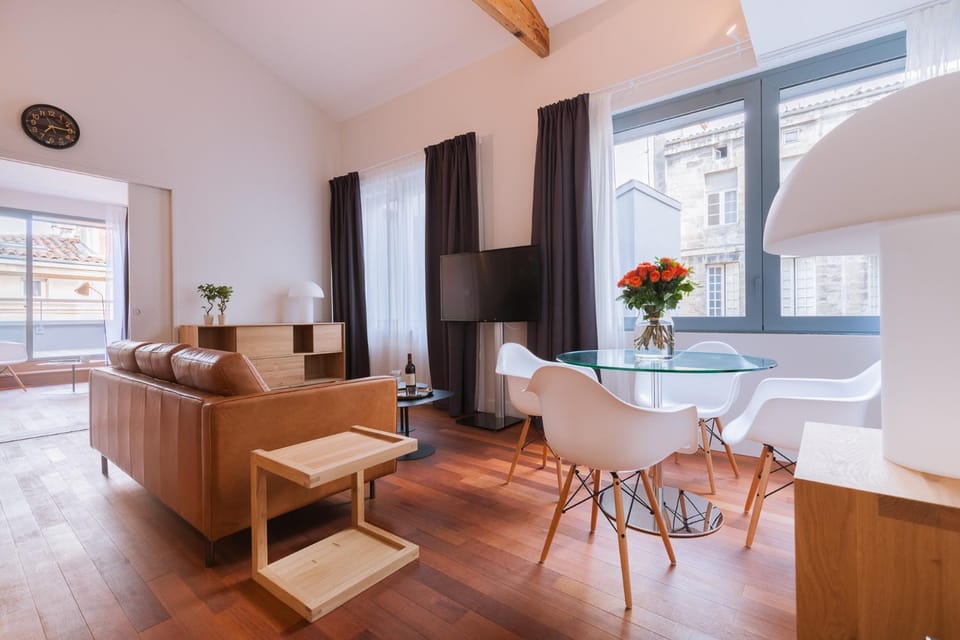 TV and multimedia, Living room, Seating area, Dining area