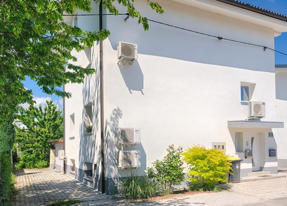 Studio Southwest 1 with AirCon & FREE Parking Apartment in Ljubljana