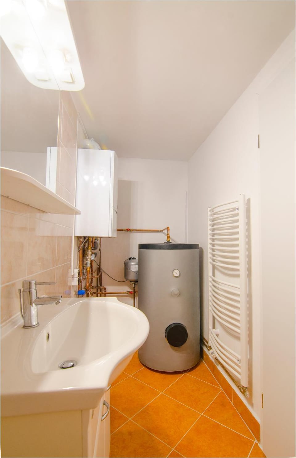 Shower, Toilet, Decorative detail, Decorative detail, On site, Area and facilities