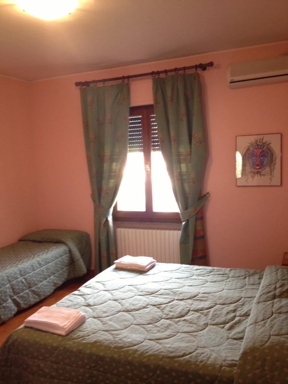 Day, Photo of the whole room