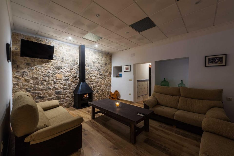 Communal lounge/ TV room, Spring, Winter, Summer, Living room, Seating area, Autumn