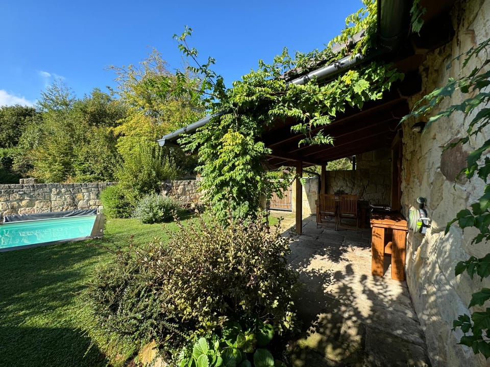 Property building, Garden, Swimming pool, Breakfast