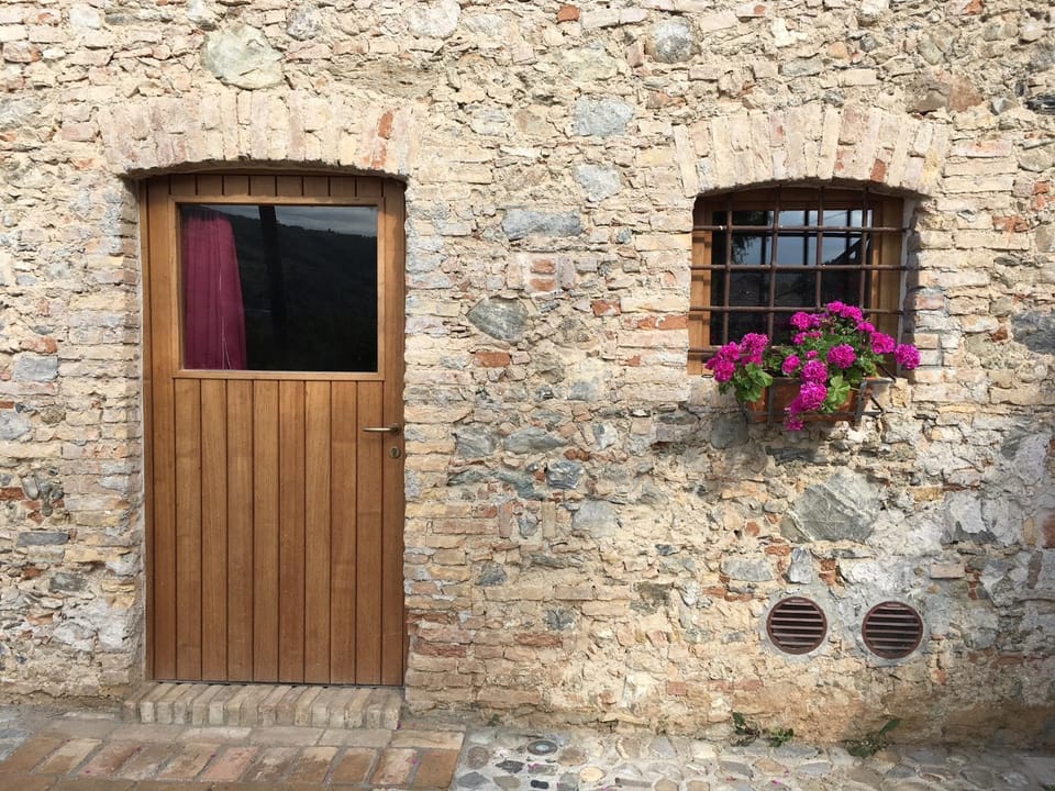Facade/entrance, Internal: Not applicable to any particular room