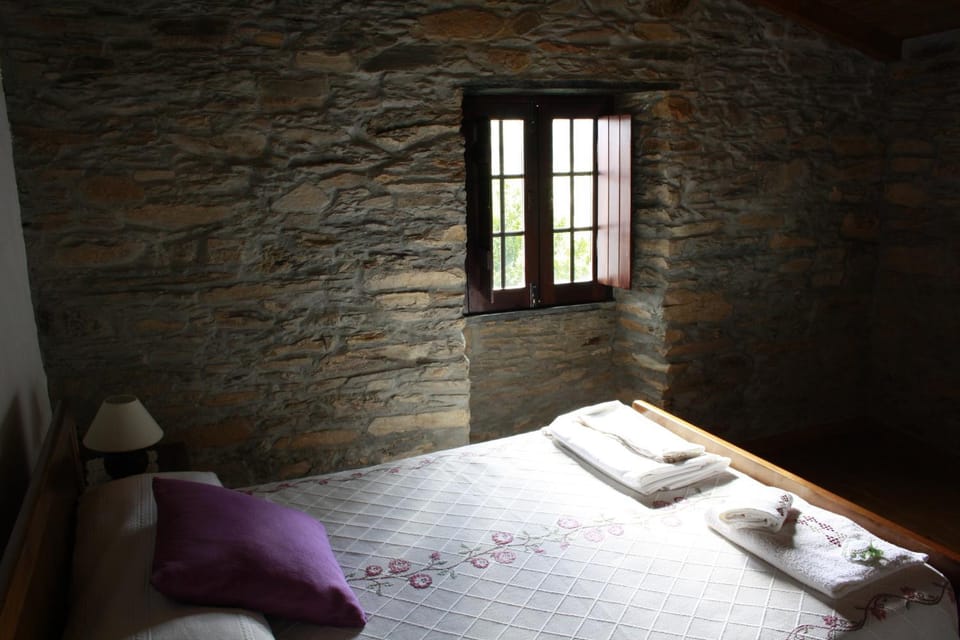 Bed, Other, Photo of the whole room, Decorative detail, Bedroom