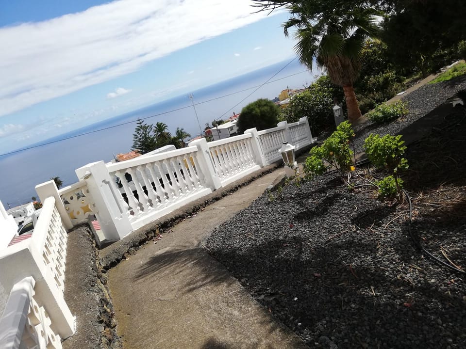 Facade/entrance, Sea view
