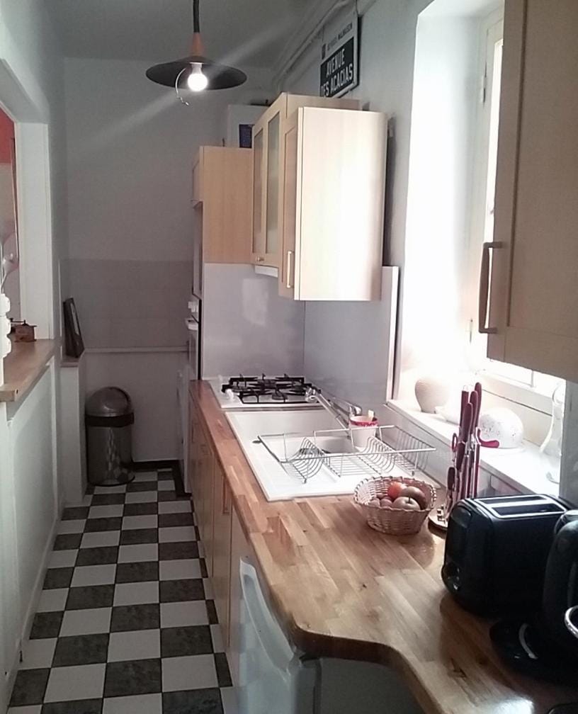 Kitchen or kitchenette