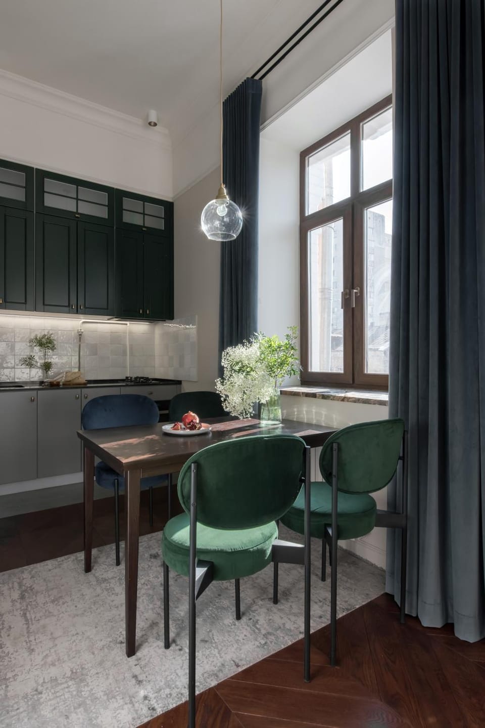 Kitchen or kitchenette, Dining area