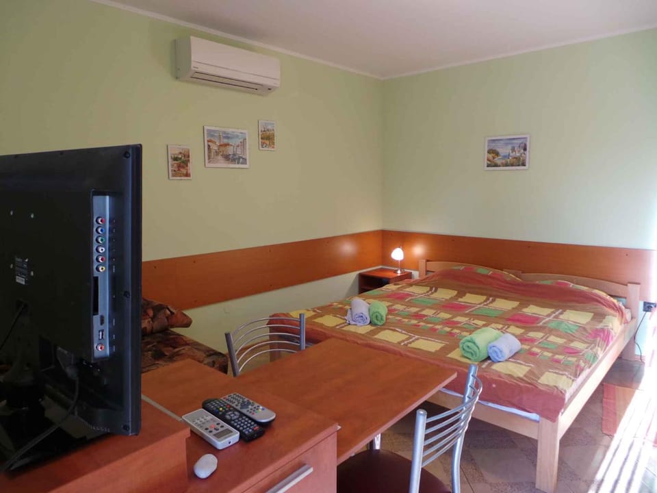 TV and multimedia, Dining area, air conditioner