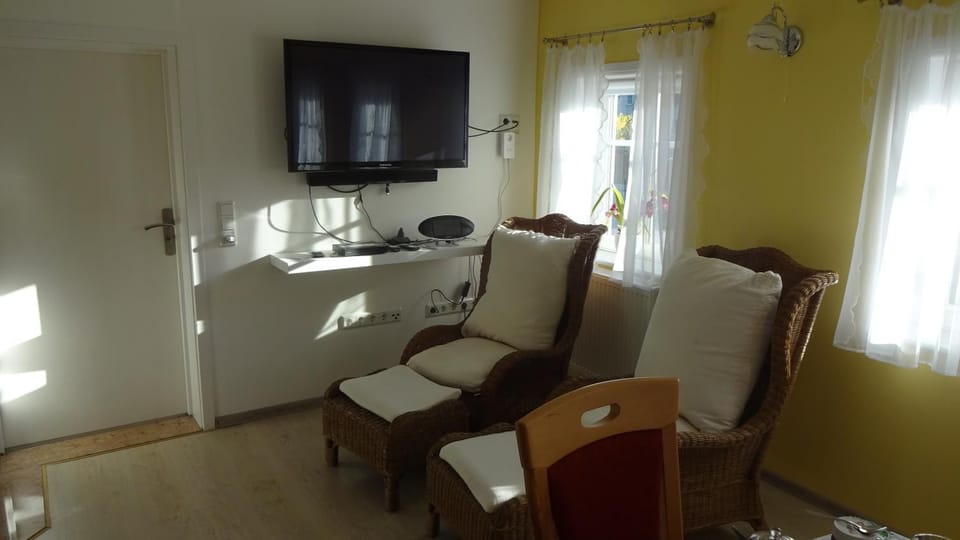 Communal lounge/ TV room, Seating area