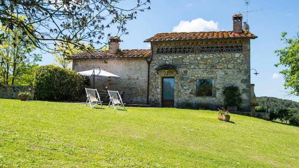 Property building, Patio, Facade/entrance, Summer, BBQ facilities, Garden, Balcony/Terrace, On site, Time of day
