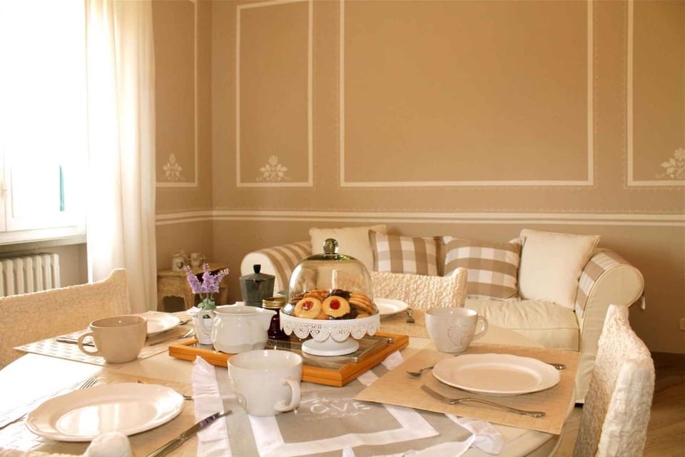Summer, Dining area
