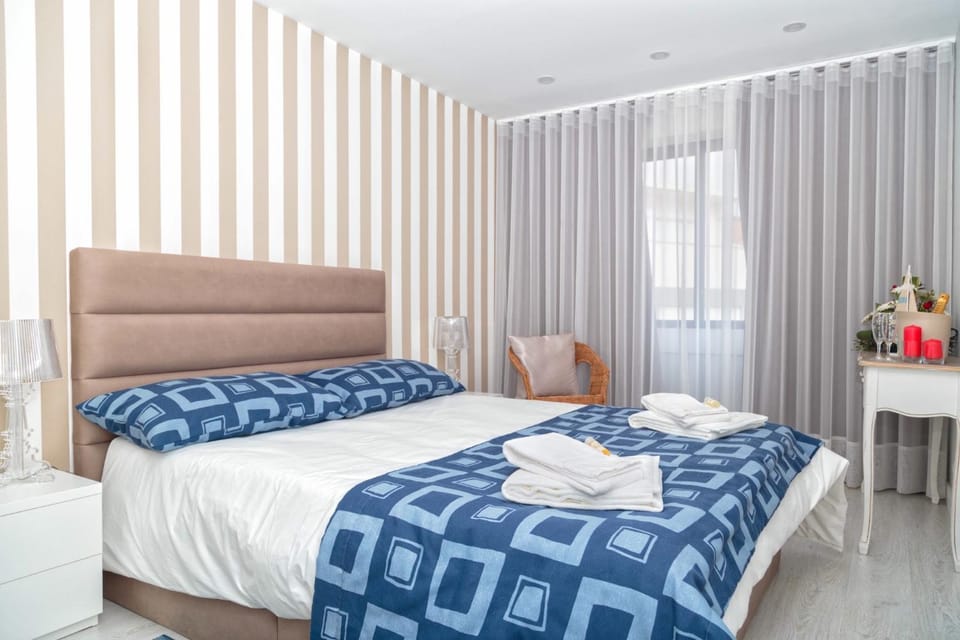 Bed, Other, Decorative detail