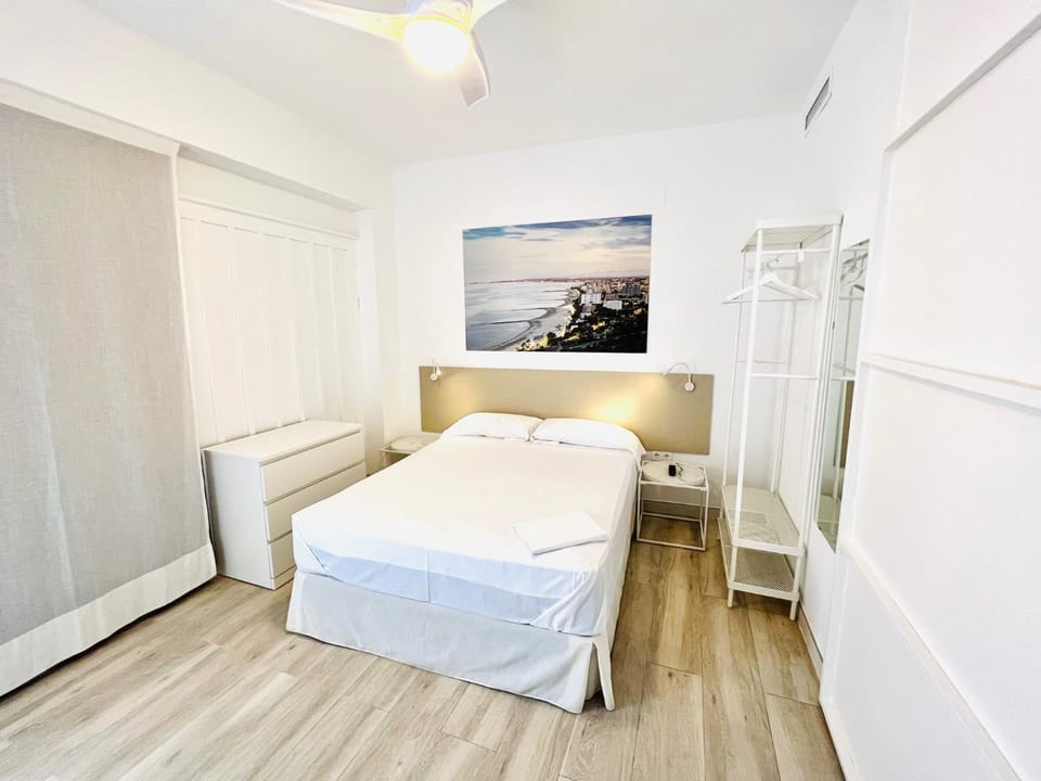 Photo of the whole room, Bedroom
