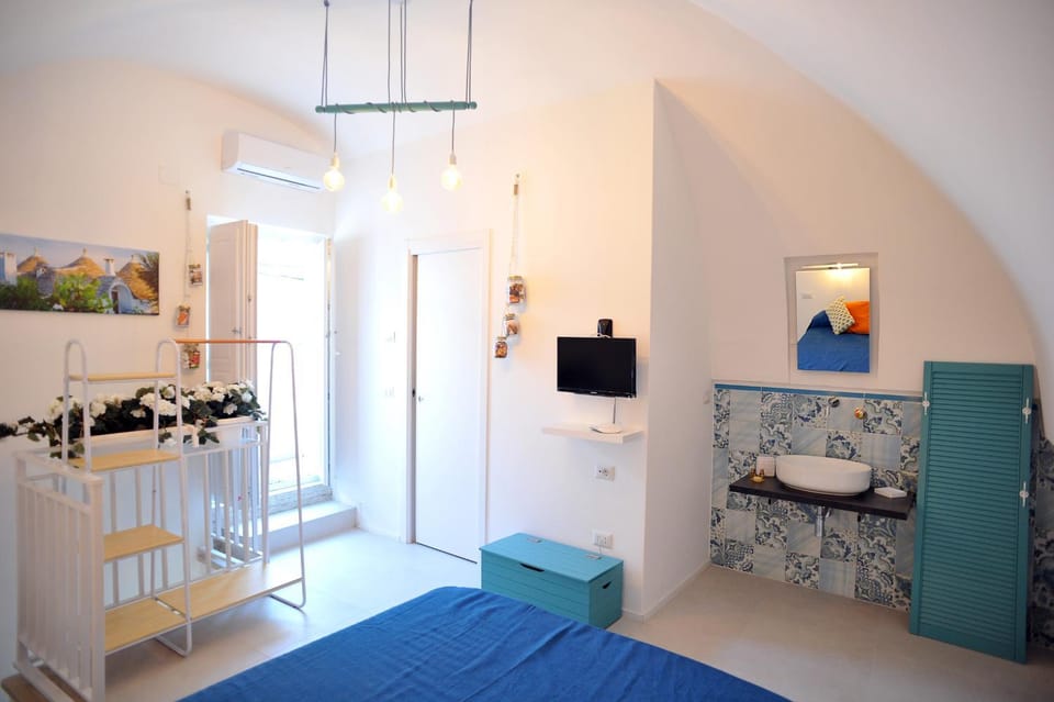 TV and multimedia, Photo of the whole room, Bedroom, towels