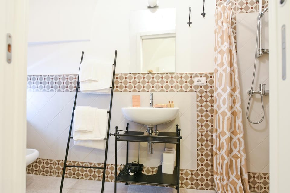 Shower, Bathroom, towels