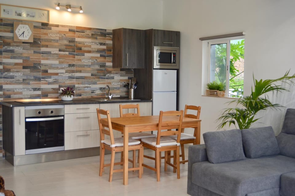 TV and multimedia, Coffee/tea facilities, Kitchen or kitchenette, Living room