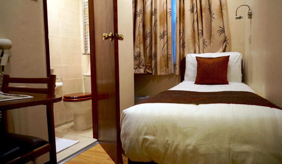 Bed, Bathroom, Coffee/tea facilities, Photo of the whole room, Bedroom