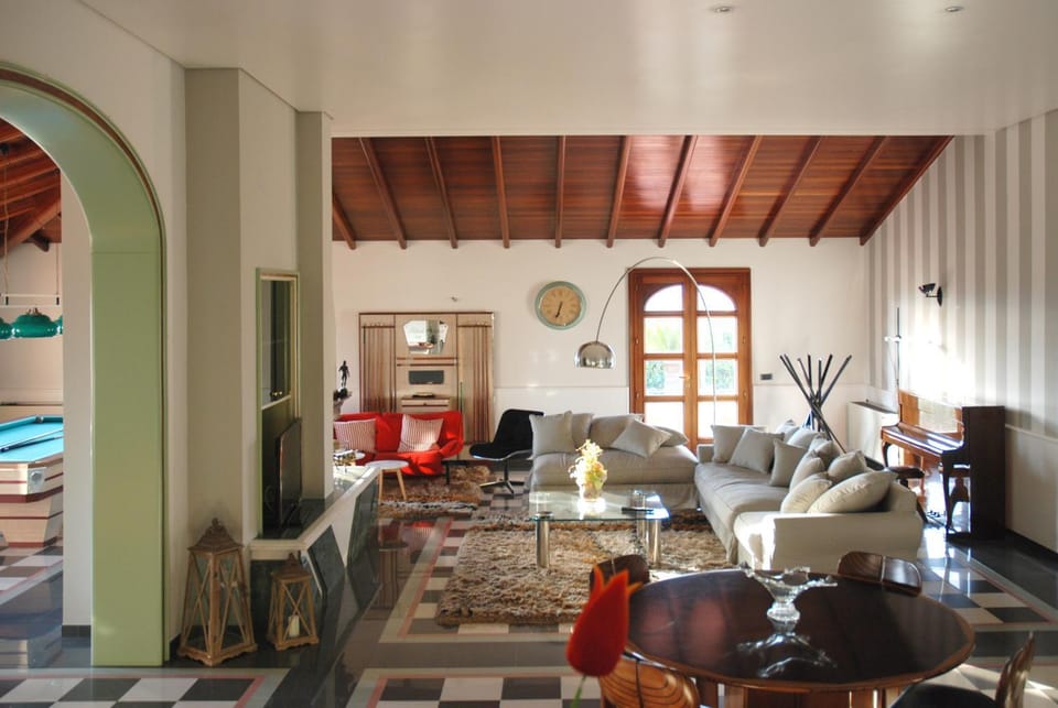 Communal lounge/ TV room