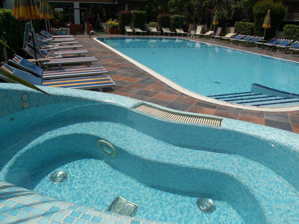 Hot Tub, Swimming pool
